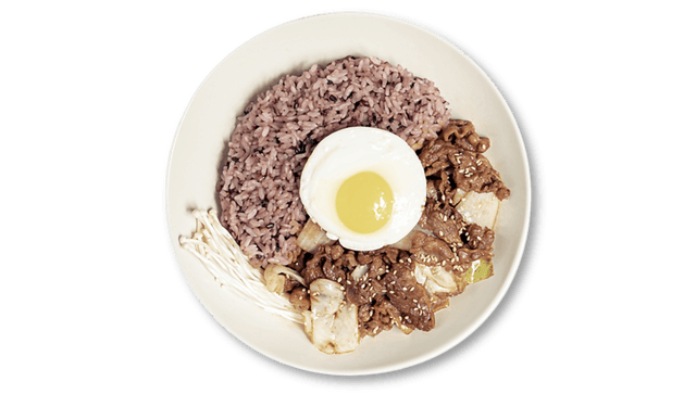 Lomo de ternera salteado sobre arroz al vapor 1