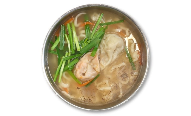 Handgemachte Nudelsuppe mit Knödel 1