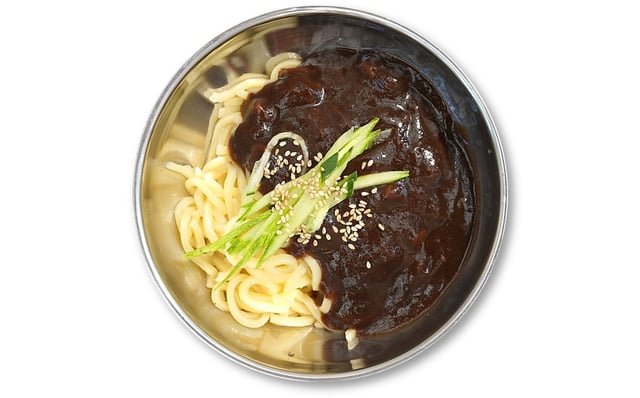 Noodles in Black Bean Sauce 1