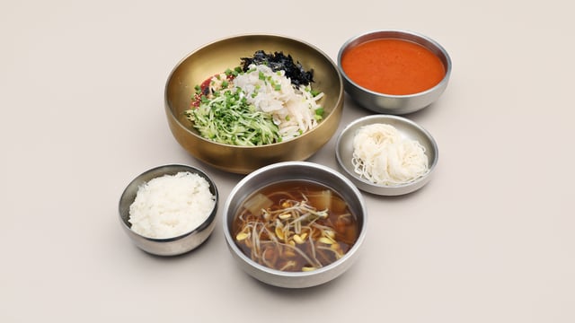 Sliced Raw Right-eyed Flounder in Cold Broth 1