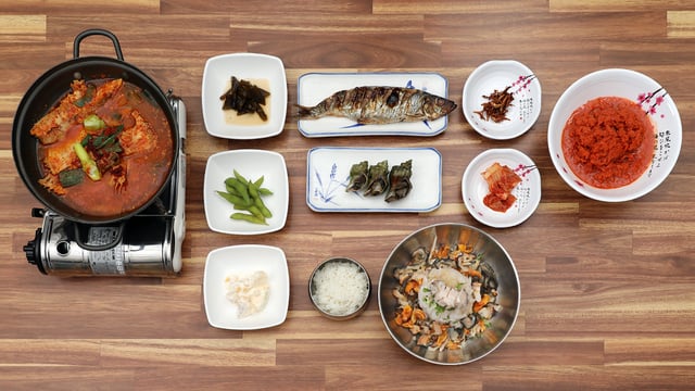 Sliced Raw Seafood in Cold Broth 1