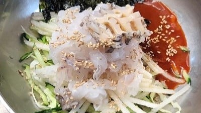 Sliced Raw Right-eyed Flounder in Cold Broth 1