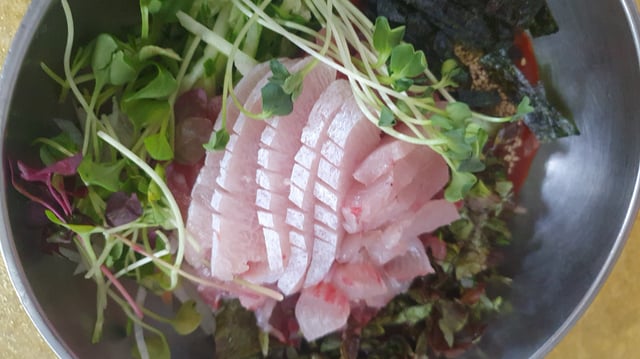 Sliced Raw Large Yellowtail over Rice 1