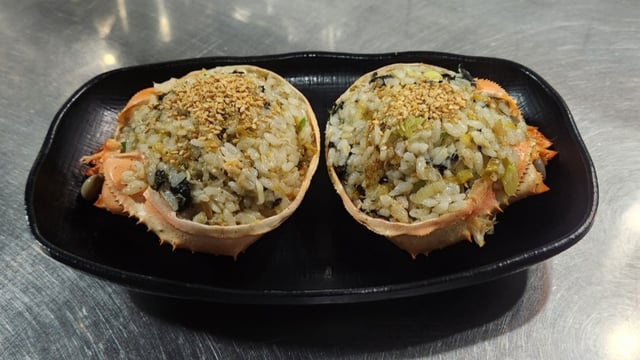 Fried Rice in Crab Shell 1