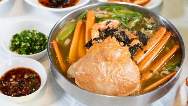 Noodle Soup with Red Snow Crabs 1