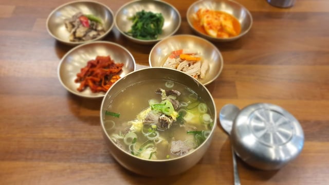 Koreansk oksekødssuppe med ribben 1