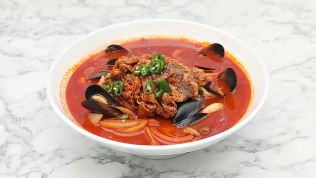 Sopa de fideos con marisco y ternera 1