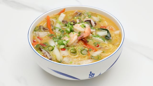 White Spicy Beef and Seafood Noodle Soup 1