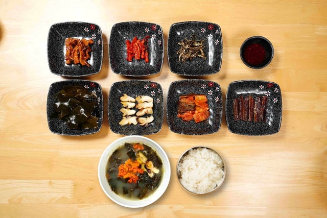 Sea Urchin, Abalone and Seaweed Soup 1