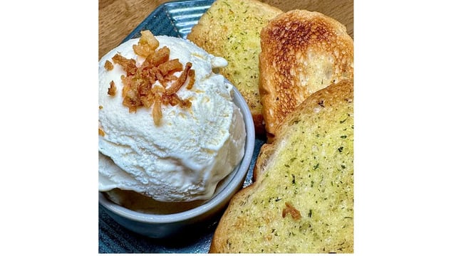 Garlic Baguette & Vanilla Ice Cream 1