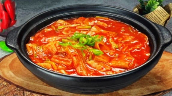 Supă de aluat tras de mână cu Kimchi 1