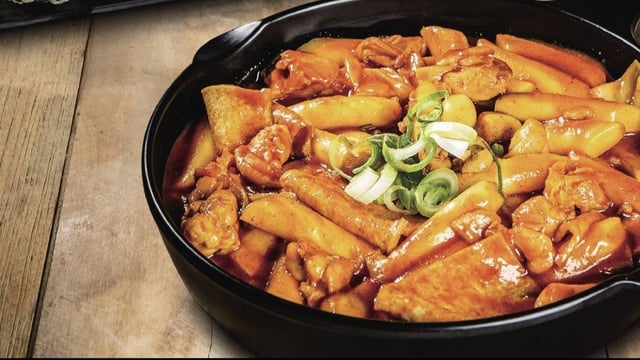 Palitos de frango picante e bolinho de arroz 1