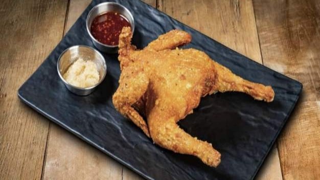 Frango inteiro frito à moda antiga 1