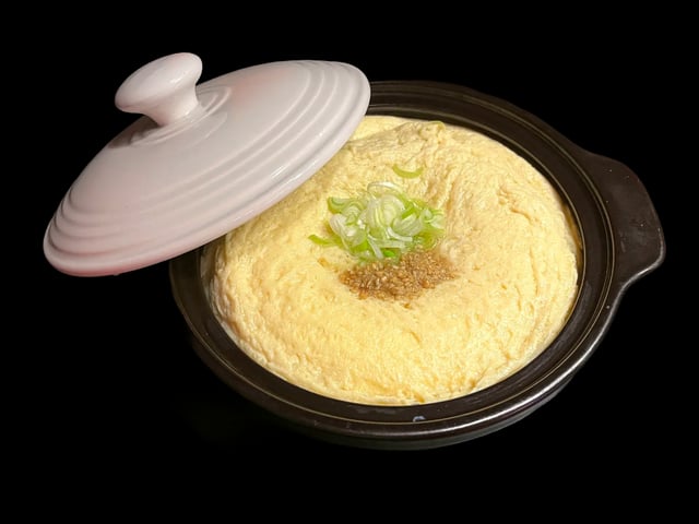 Steamed Eggs in an Earthenware Pot 1