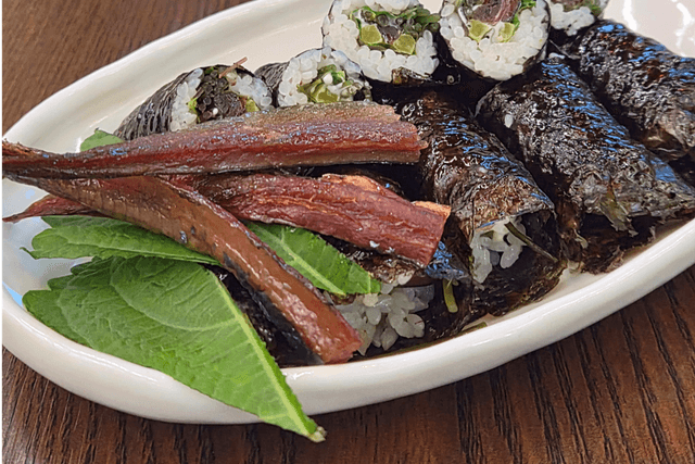Seaweed Roll with Half-dried Saury 1