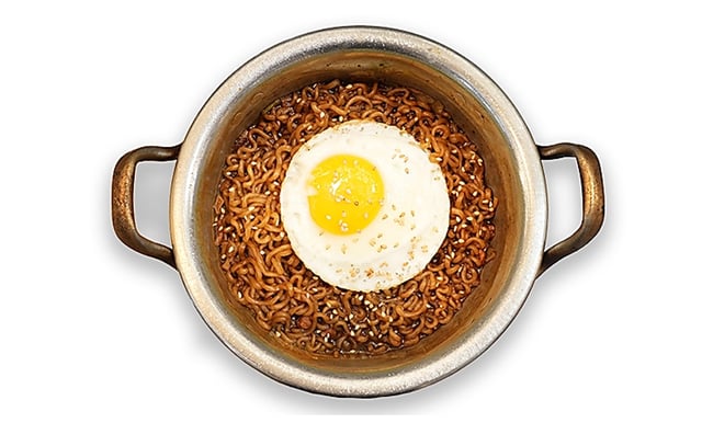 Schwarze-Bohnen-Soße Ramyun 1