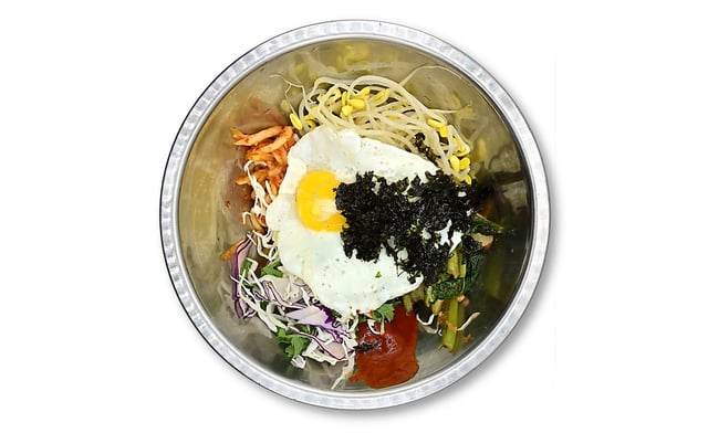 Bibimbap z mladých letních ředkviček a fazolových klíčků 1