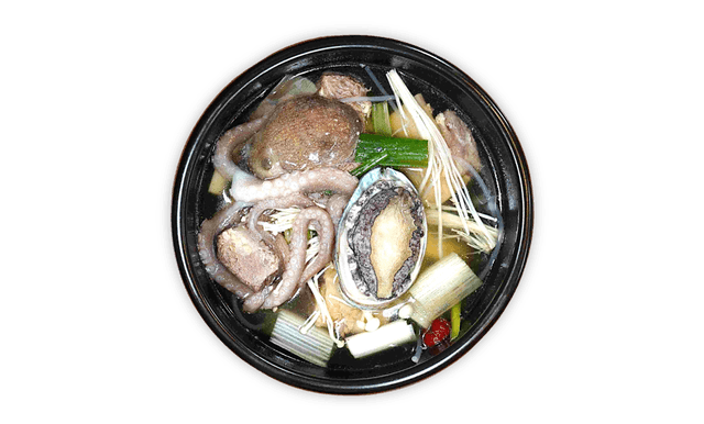 Sopa de costelas de vaca com polvo e abalone 1