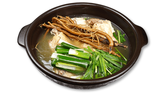 Koreanische Hühnersuppe mit ganzen Hühnern und Heilkräutern 1