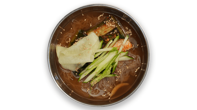Noodles de trigo sarraceno frios com Kimchi de rabanete de verão 1