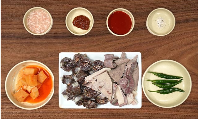 Gefüllte Koreanische Wurst und Schweineinnereien 1