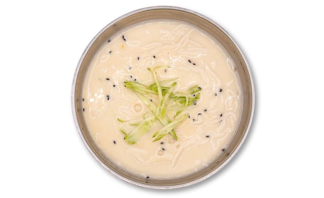 Mie dalam sup kacang soya sejuk 1