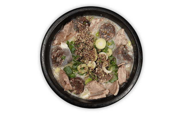 Gefüllte koreanische Knoblauchwurst und Schweinskopfsuppe mit Reis 1