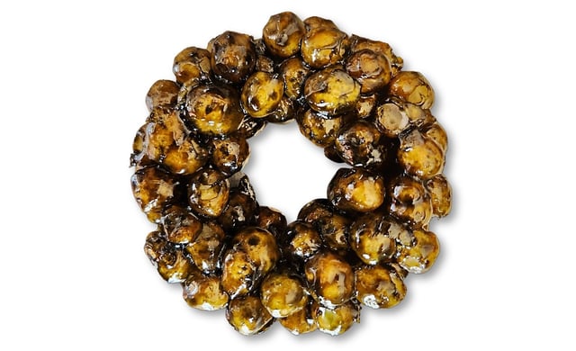 Donut-shaped Sweet Rice Puffs Snack with Mugwort 1