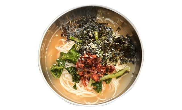 Mladé letní ředkvičky Kimchi Noodles 1