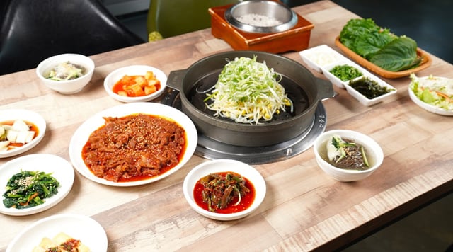 Bulgogi na kamenu + vrući rižin lonac od nehrđajućeg čelika (minimum 2 porcije) 1