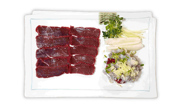 Fatias de Carne de Boi Crua ao Estilo Coreano + Tártaro de Carne e Polvo Vivo Picado 1