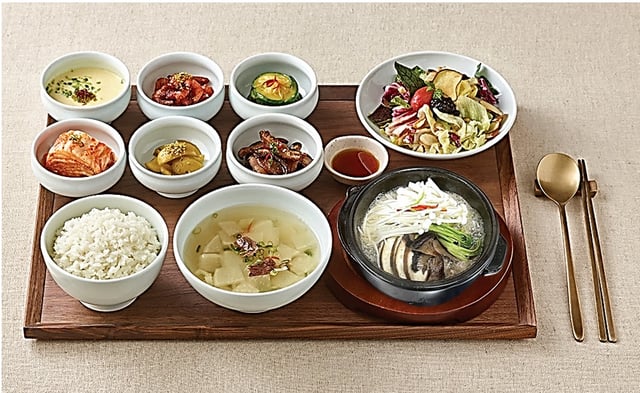 Set Menu of Kamchatka Goatsbeard Bulgogi in a Clay Pot 1