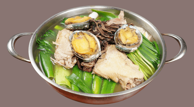 Zuppa di pollo intero con riccio di mare e abalone 1