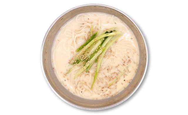 Tagliatelle in zuppa di soia fredda 1