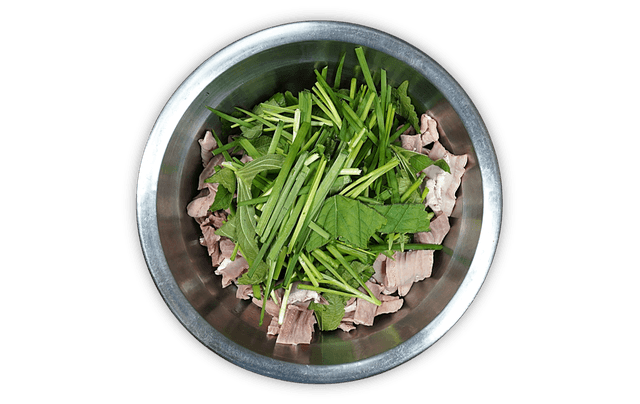 Zusätzliche Schweinedärme und Gemüse hinzufügen 1