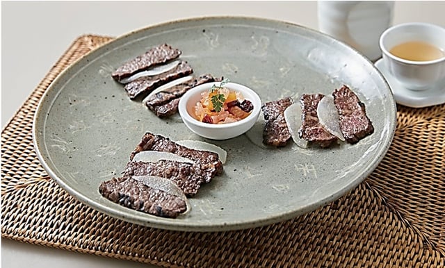 Grilled Beef Sirloin with Sliced Pear 1