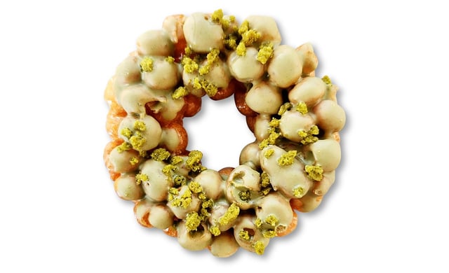 Donut-shaped Sweet Rice Puffs Snack with Green Tea 1