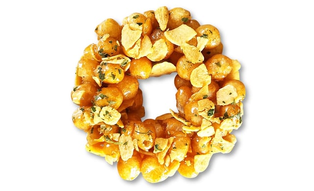 Sweet Rice Puffs Snack with Garlic 1