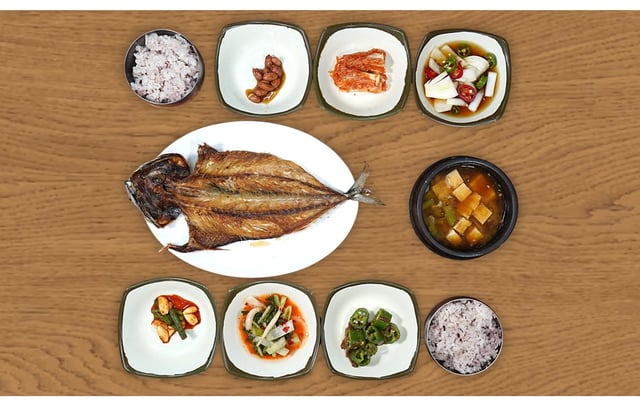 Menu fisso di sgombro salato alla griglia Andong 1