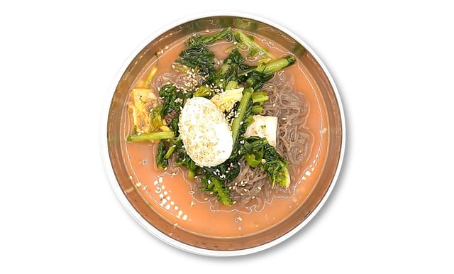 บะหมี่บัควีทเย็นกับกิมจิหัวไชเท้าอ่อนฤดูร้อน 1