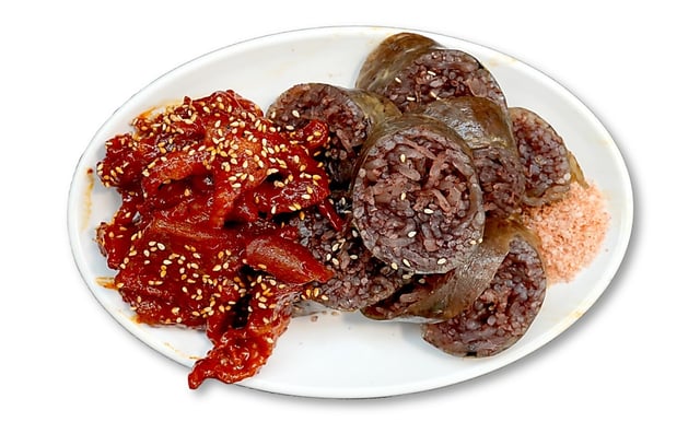 Piedi di pollo brasati piccanti + salsiccia coreana ripiena 1