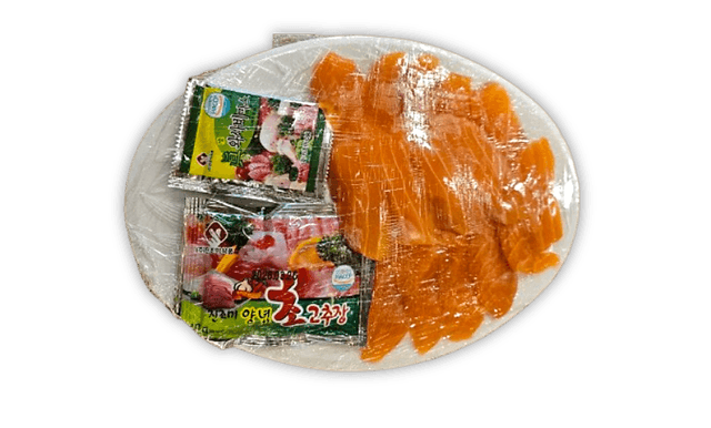 Roher Lachs in Scheiben geschnitten 1