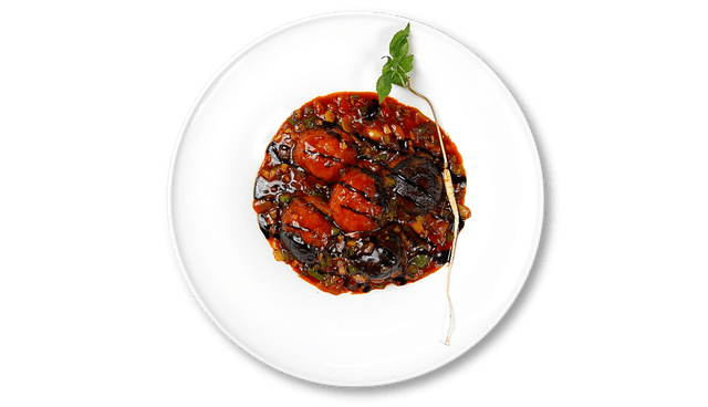 Pesce saltato in padella con funghi di quercia dorati 1