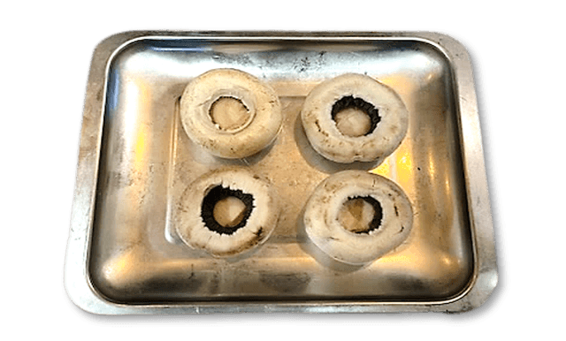 Funghi bottoni alla griglia 1