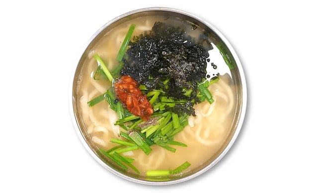 บะหมี่เส้นสดทำมือในน้ำซุป 1