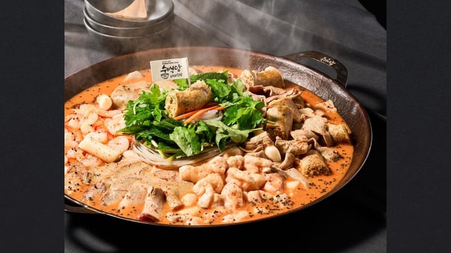 Täidisega Korea vorst ja peensooled Hot Pot 1