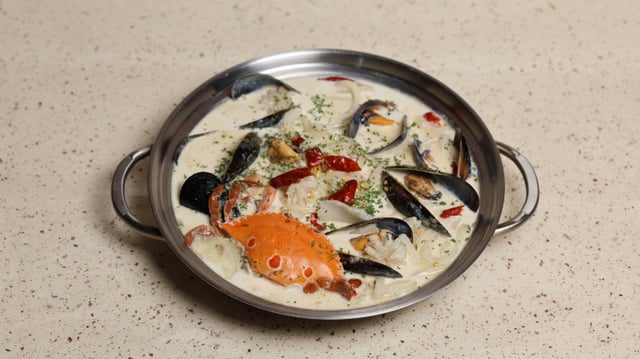 Cream Sauce Seafood Noodle Soup 1