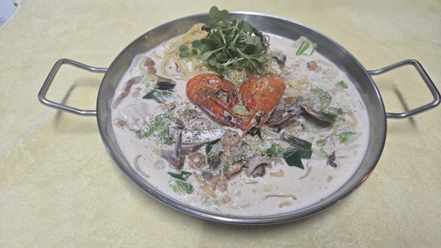 Cream Sauce Seafood Noodle Soup 1