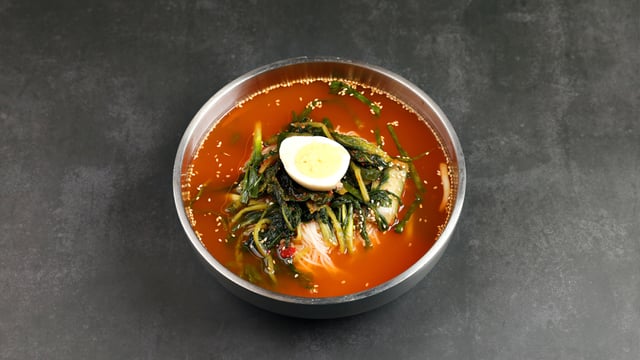 Kimchi-Nudeln mit jungem Sommerrettich 1