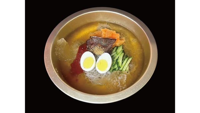 Cold Buckwheat Noodles in a Large Brass Bowl 1